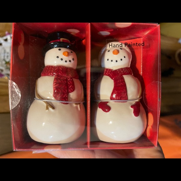 Snowman salt and pepper shakers